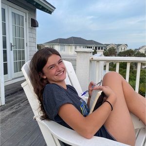 Meet your Posher, Adelia